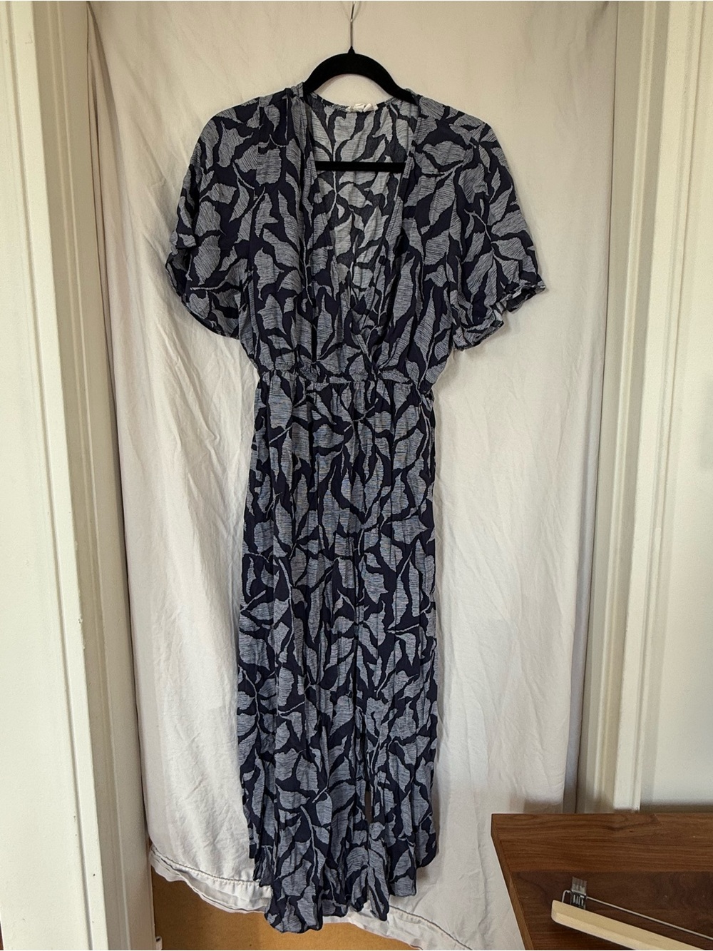 Ingrid & Isabel Women's Woven Flutter Navy and White Floral Midi Wrap Dress